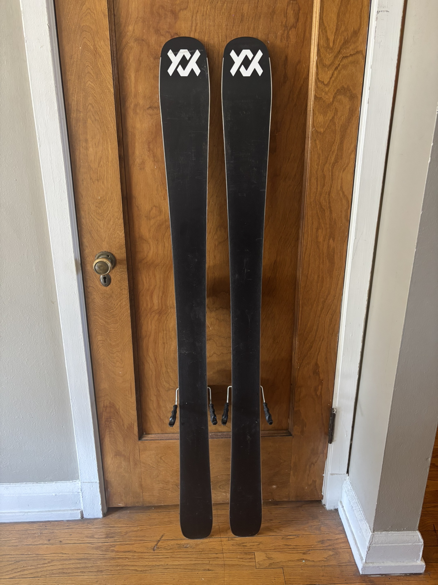 Volkl Yumi 84 147cm with Adjustable Tyrolia SP10 GripWalk Bindings