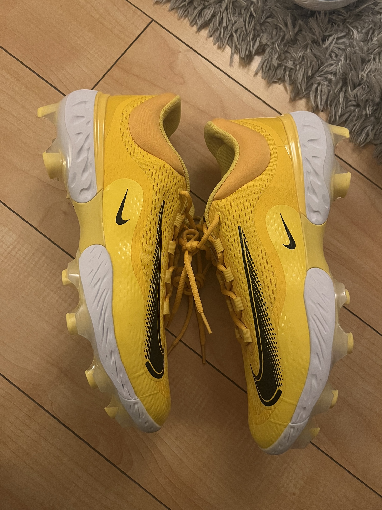 yellow jordan cleats