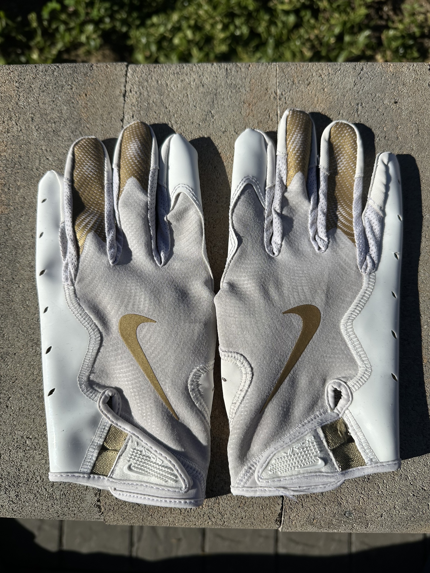 Nike D-Tack 4.0 Football Gloves | Used and Closeout
